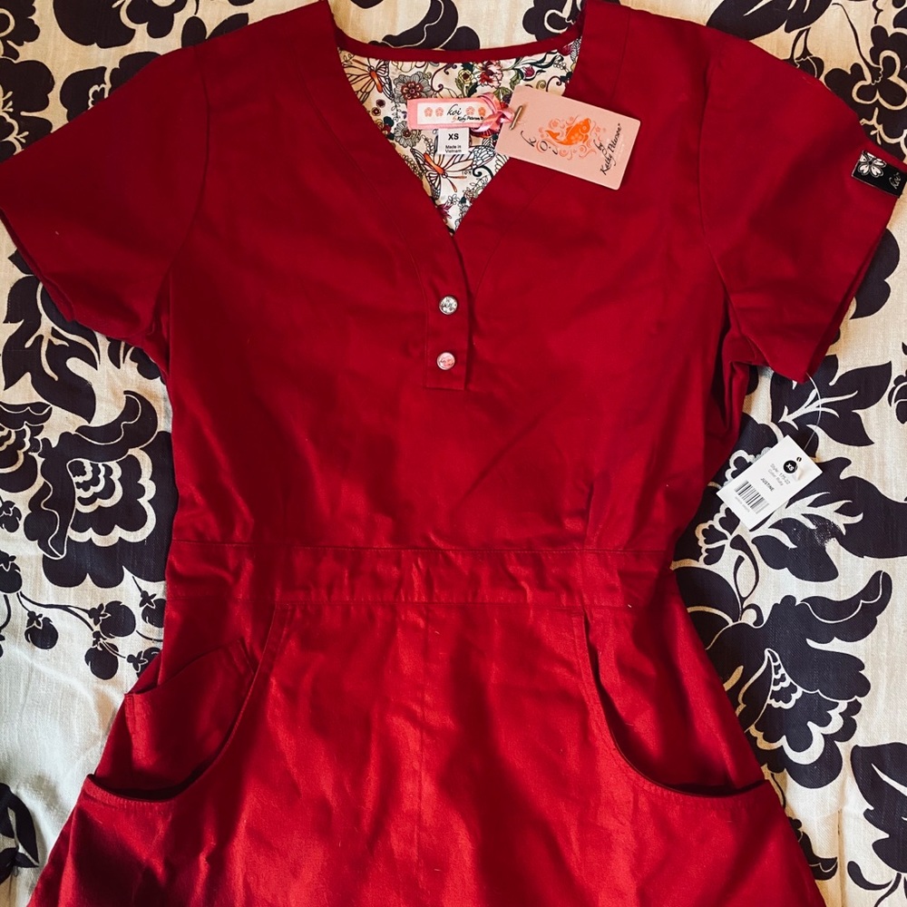 COPY - NWT! Koi scrub top, size XS